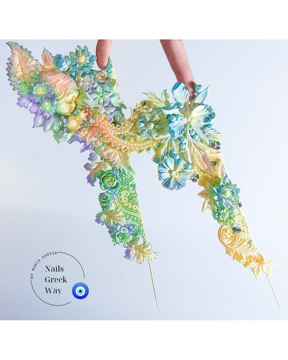 3D nail art met bloemen door Maria Karyda