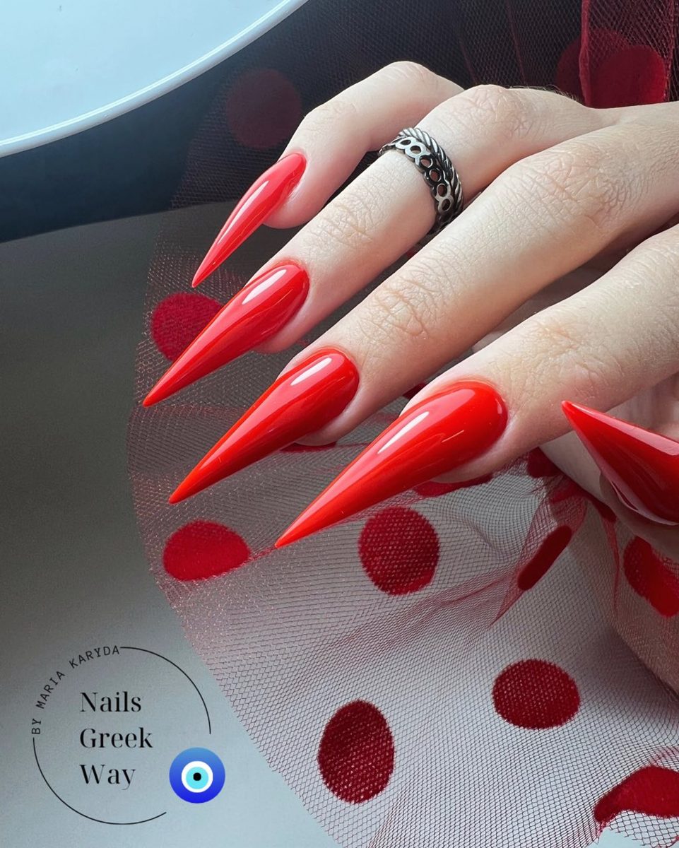 Rode stiletto polygel nagels